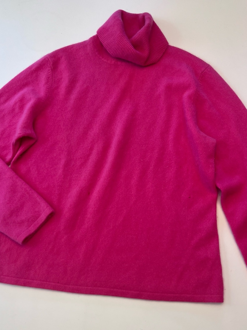 100% Cashmere Classic Women's Hot Pink Turtleneck Sweater